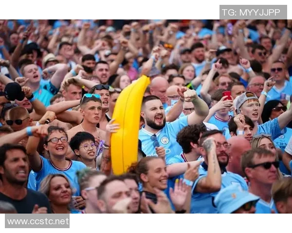 英国足球明星夜店狂欢视频引发热议球迷纷纷点赞分享