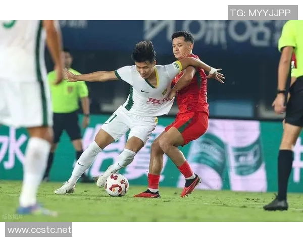 足球明星激烈互怼瞬间高清图片大集锦引发球迷热议与讨论